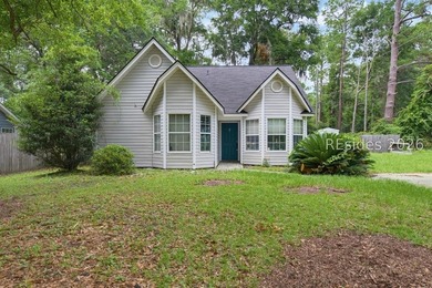 Lovely 3 bedroom, 2 bath home on a spacious corner lot with a - photo 2