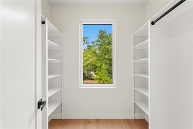 Beautifully crafted new construction home offering elegant - photo 33