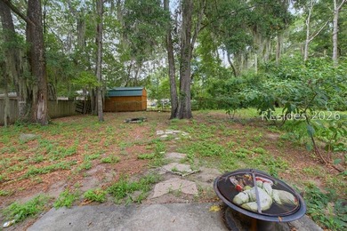 Lovely 3 bedroom, 2 bath home on a spacious corner lot with a - photo 9