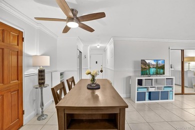 Welcome to this bright and spacious studio that lives like a - photo 6