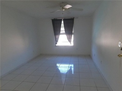 Handyman investment opportunity. New AC, New Roof 1 Bedroom - 1 - photo 11