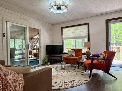 Escape to your own charming ''tree house'' retreat nestled on a - photo 11