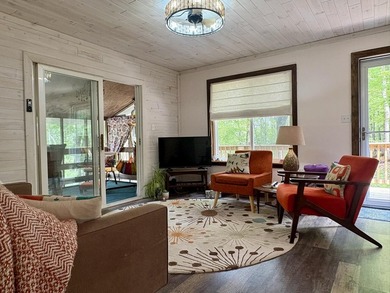Escape to your own charming ''tree house'' retreat nestled on a - photo 12