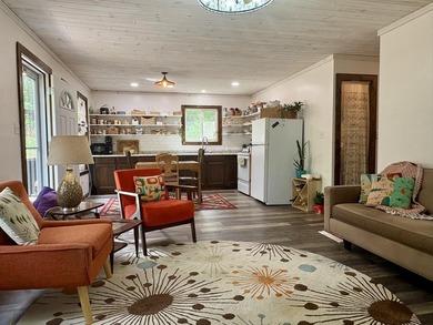 Escape to your own charming ''tree house'' retreat nestled on a - photo 15