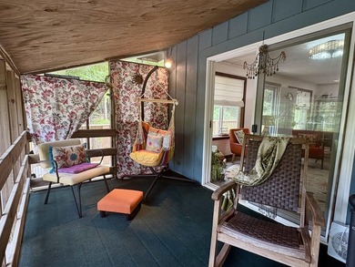 Escape to your own charming ''tree house'' retreat nestled on a - photo 19