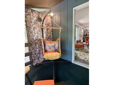 Escape to your own charming ''tree house'' retreat nestled on a - photo 20