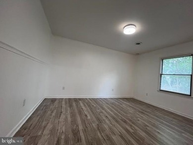 HOT NEW LISTING! Nothing left to do but move your belongings in - photo 22