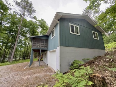Escape to your own charming ''tree house'' retreat nestled on a - photo 38