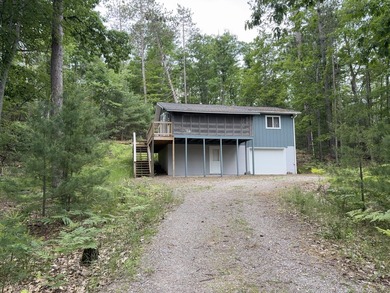 Escape to your own charming ''tree house'' retreat nestled on a - photo 44