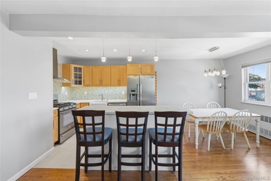 Spacious full-brick 3-family property in the heart of Flushing - photo 2