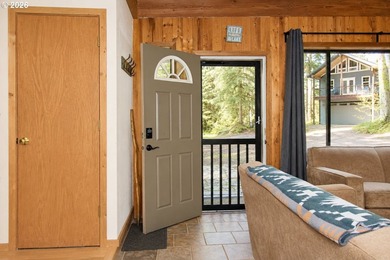 Tucked away on a quiet cul-de-sac in Northwoods, Cabin 196 - photo 3