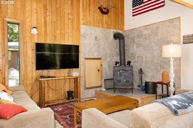 Tucked away on a quiet cul-de-sac in Northwoods, Cabin 196 - photo 5