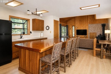 Tucked away on a quiet cul-de-sac in Northwoods, Cabin 196 - photo 8