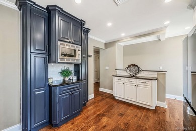 Located at the end of Manitton Court this impeccably maintained - photo 11
