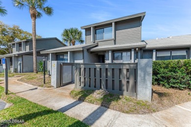 Lake Condo For Sale in Ormond Beach, Florida
