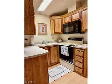 Welcome to resort-style living in Imperial Wilderness, a 55+ - photo 7