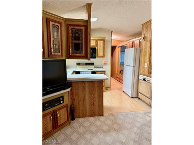 Welcome to resort-style living in Imperial Wilderness, a 55+ - photo 9