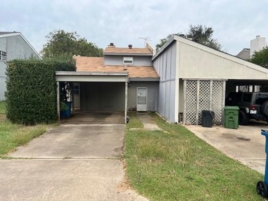 Lake Lewisville Townhome/Townhouse Active Under Contract in Lake Dallas Texas