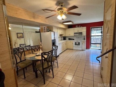 Spend many relaxing hours at this lovely 2 bedroom, 1.5 bath - photo 3