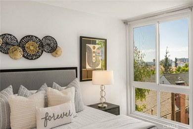 Welcome to Crescent Heights, where contemporary luxury and - photo 13