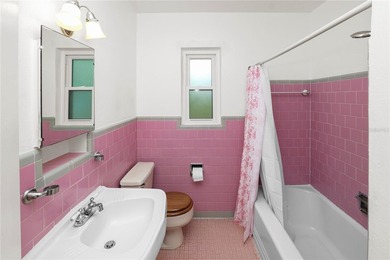 Under contract-accepting backup offers. Charming and move in - photo 16