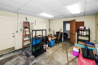 Under contract-accepting backup offers. Charming and move in - photo 30