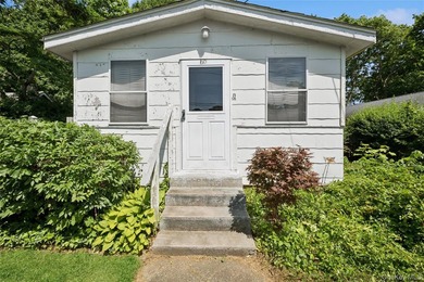 Welcome to this charming 2-bedroom, 1-bath In-Line Ranch - photo 1