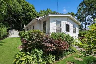 Welcome to this charming 2-bedroom, 1-bath In-Line Ranch - photo 2