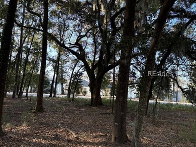 Rare opportunity to own a spacious, wooded corner homesite in - photo 2
