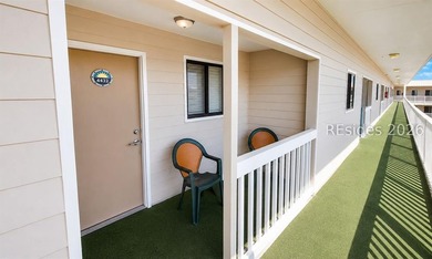 This TURN-KEY, top-floor 2-bedroom, 2-bath villa at Hilton Head - photo 1