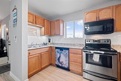 This TURN-KEY, top-floor 2-bedroom, 2-bath villa at Hilton Head - photo 7
