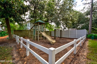 Welcome to 8-2511 Demere Rd, a beautifully furnished, turn-key - photo 21