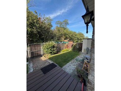 Ground-Floor 1 Bedroom Apartment with Garden Oasis & Modern - photo 17