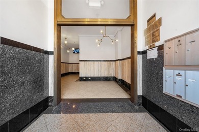 WELCOME TO UNIT 504 AT 714 SENECA AVENUE Pristine top-floor - photo 4
