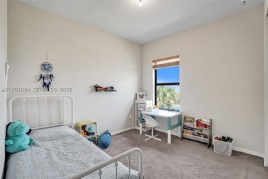 A like-new townhome with beautiful lake views in the highly - photo 25
