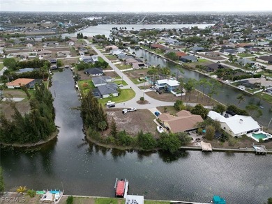 Stunning oversized quarter acre waterfront lot. City water and - photo 4