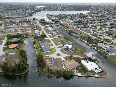 Stunning oversized quarter acre waterfront lot. City water and - photo 5