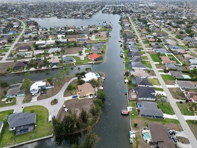 Stunning oversized quarter acre waterfront lot. City water and - photo 6