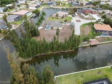 Stunning oversized quarter acre waterfront lot. City water and - photo 8