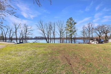 This .4 acre buildable lot includes 30 feet of lake frontage on - photo 9