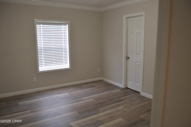 LIKE NEW, freshly renovated 3 bedroom, 2 bath home located in a - photo 12