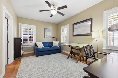 Perfectly positioned in the heart of Historic Hyde Park this - photo 12