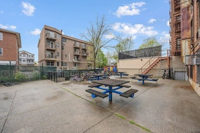 1 Bed - 1 Bath - 900 SF interior - Private balcony Monthly - photo 2