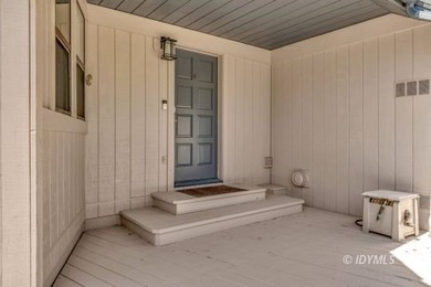 This lovely home is only 5 minutes away from the center of town - photo 10