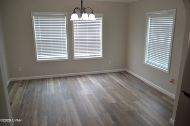 LIKE NEW, freshly renovated 3 bedroom, 2 bath home located in a - photo 22