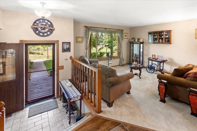 Welcome home to this warm and inviting two-owner property - photo 7