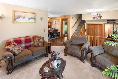 Welcome home to this warm and inviting two-owner property - photo 9