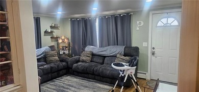 Sharp, renovated 3 bedroom ranch located in a great area which - photo 4