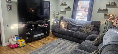 Sharp, renovated 3 bedroom ranch located in a great area which - photo 5