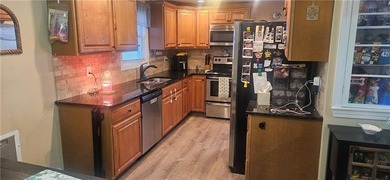 Sharp, renovated 3 bedroom ranch located in a great area which - photo 7